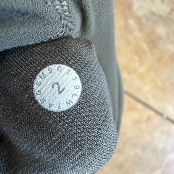 Lululemon align short 4” grey sage - Picture 9 of 9